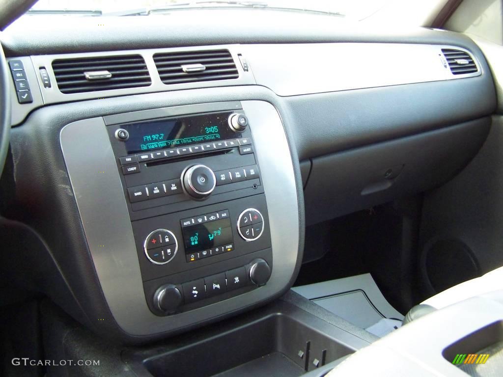 2008 Suburban 1500 LS 4x4 - Black / Ebony/Light Titanium photo #23