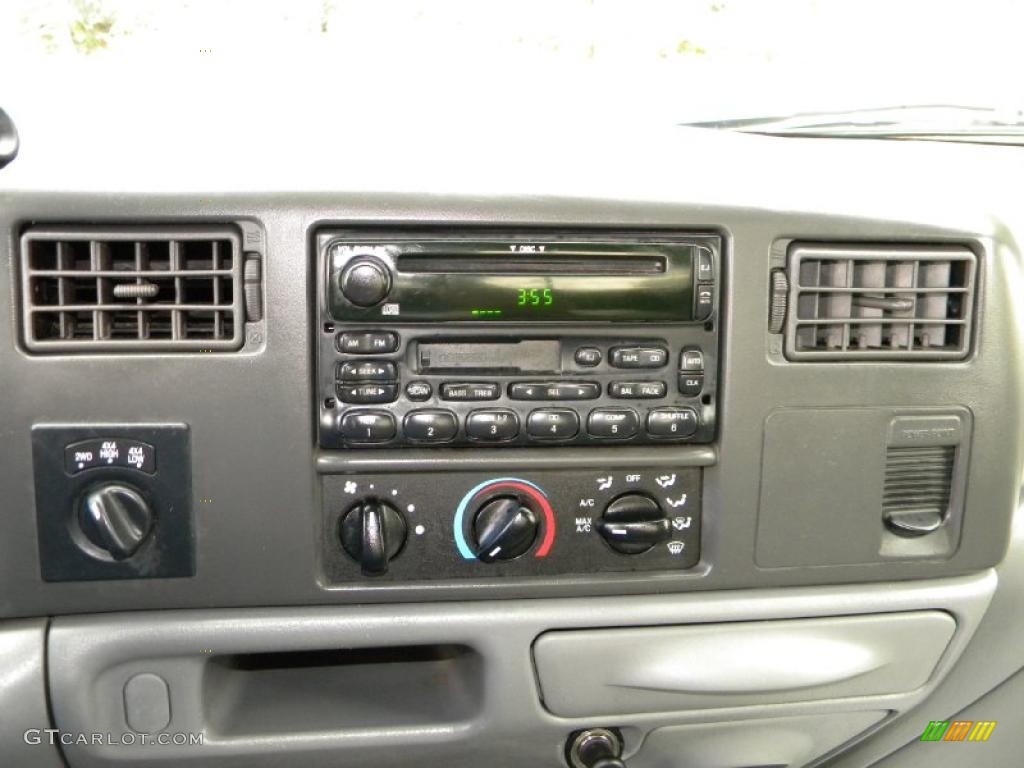 2004 Ford F250 Super Duty Lariat Crew Cab 4x4 Controls Photo #40631738