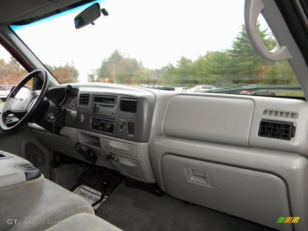 2000 Ford F350 Super Duty XLT Regular Cab 4x4 Medium Graphite Dashboard Photo #40633098