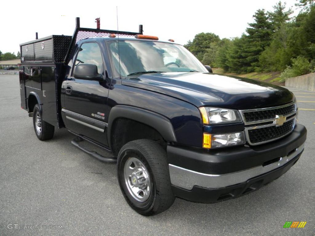 2006 Silverado 2500HD LT Regular Cab 4x4 Chassis - Dark Blue Metallic / Dark Charcoal photo #2