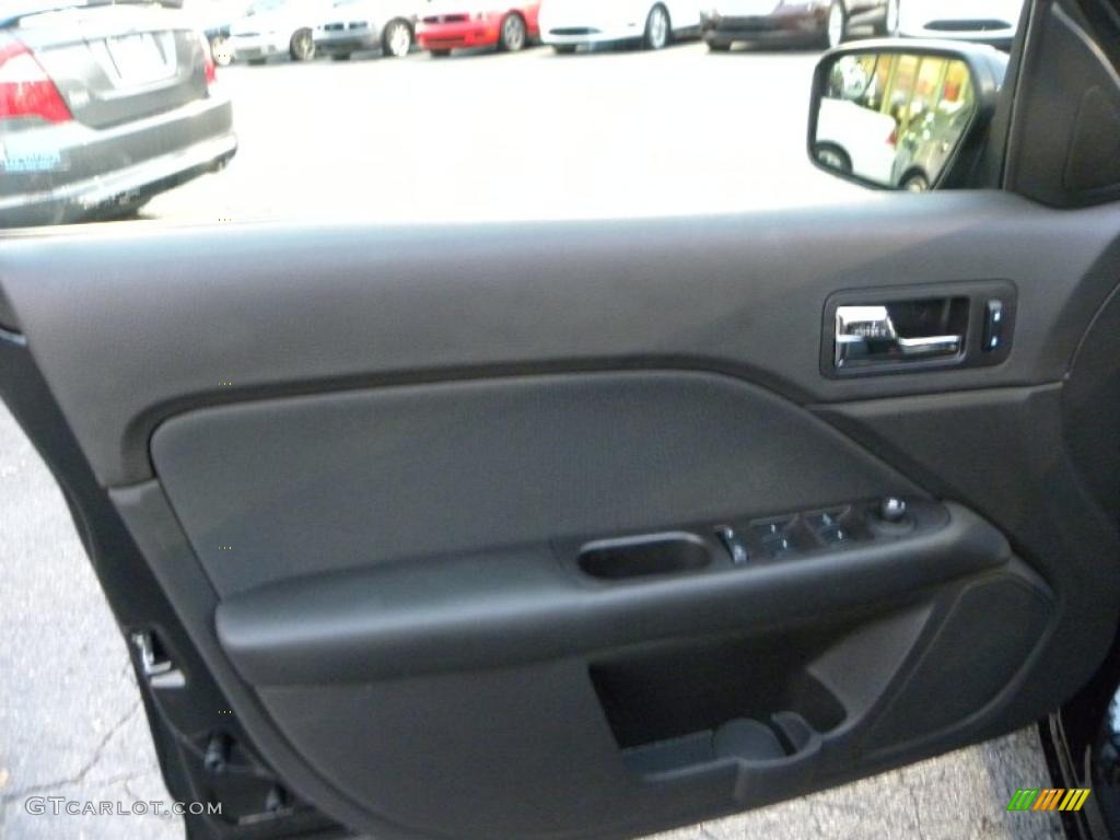 2011 Fusion SE - Tuxedo Black Metallic / Charcoal Black photo #15