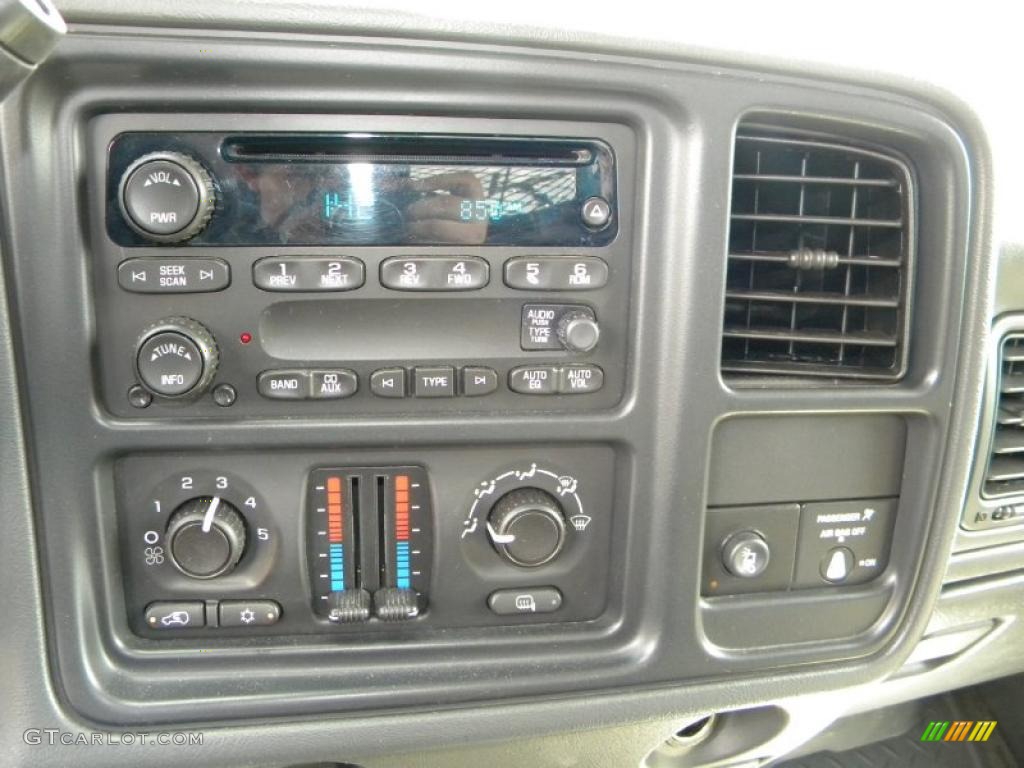 2006 Chevrolet Silverado 2500HD LT Regular Cab 4x4 Chassis Controls Photos