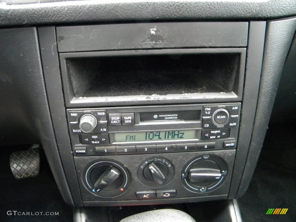 2001 Volkswagen Jetta GLS TDI Sedan Controls Photo #40636454