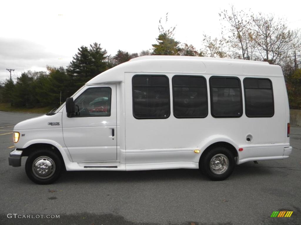 2002 E Series Cutaway E350 Commercial Passenger Van - Oxford White / Medium Graphite photo #7