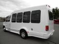 2002 Oxford White Ford E Series Cutaway E350 Commercial Passenger Van  photo #13