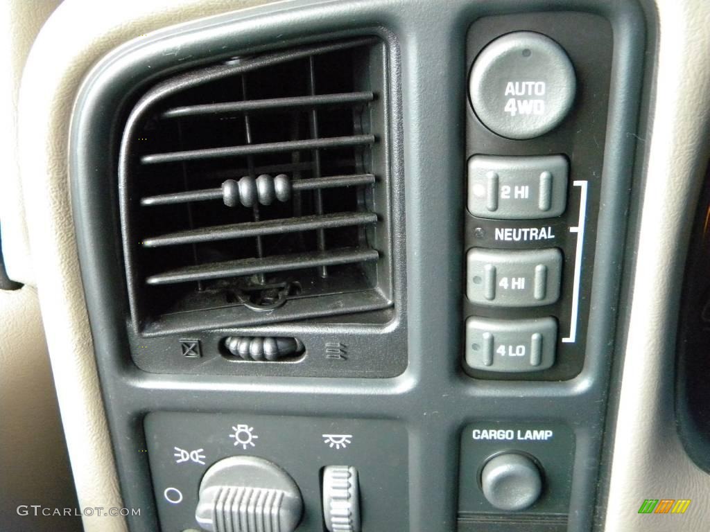 2002 GMC Sierra 1500 SLE Extended Cab 4x4 Controls Photo #40637370