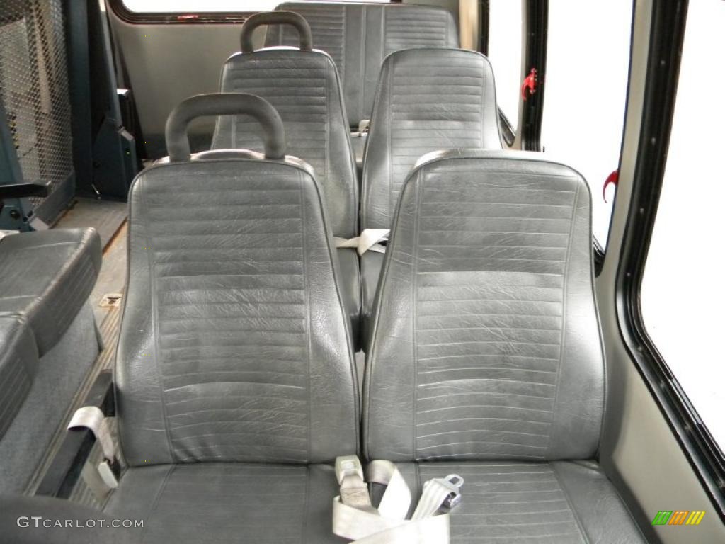 2002 E Series Cutaway E350 Commercial Passenger Van - Oxford White / Medium Graphite photo #43