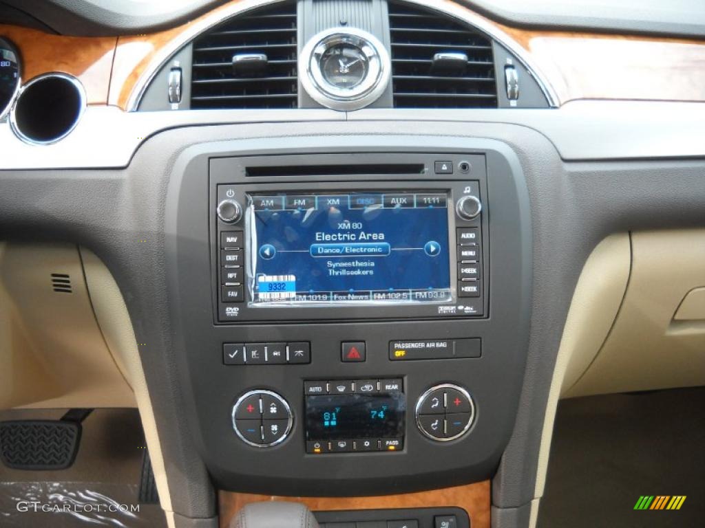 2011 Buick Enclave CXL AWD Controls Photo #40637930