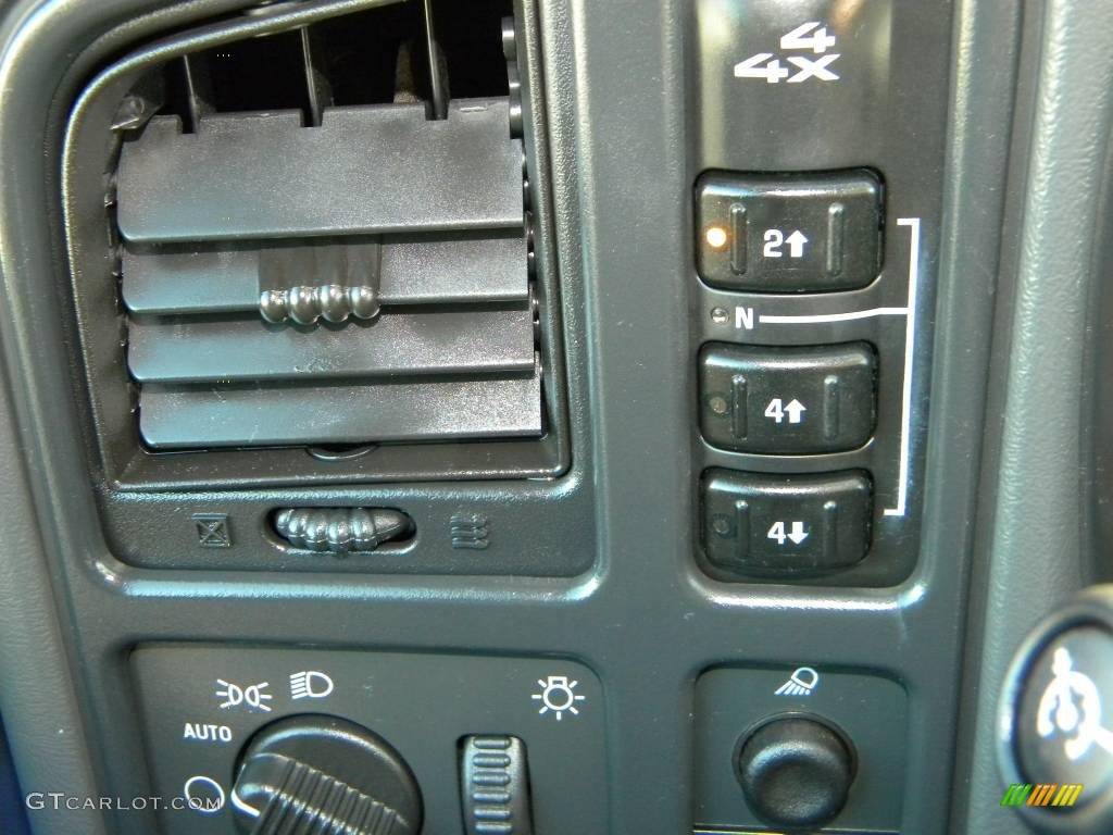 2004 GMC Sierra 2500HD SLE Regular Cab 4x4 Controls Photos