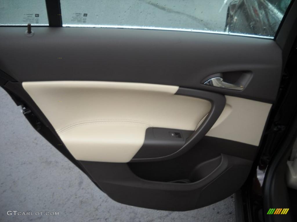 2011 Buick Regal CXL Cashmere Door Panel Photo #40639090