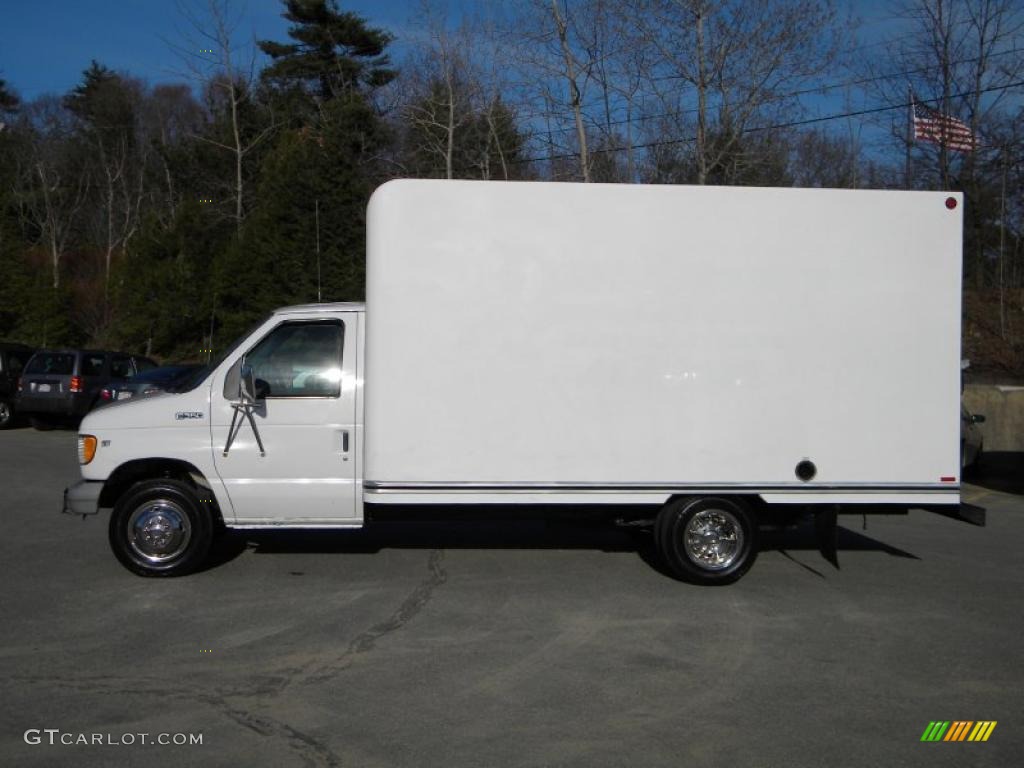 1998 E Series Cutaway E350 Commercial Moving Truck - Oxford White / Medium Graphite photo #9