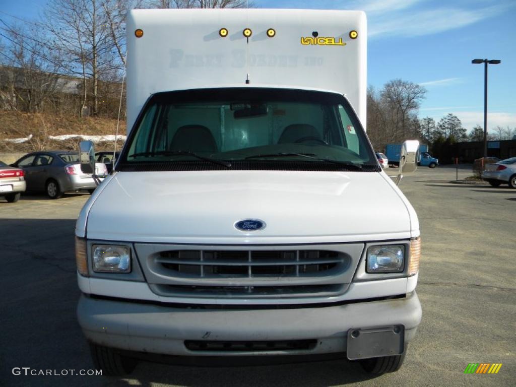 1998 E Series Cutaway E350 Commercial Moving Truck - Oxford White / Medium Graphite photo #16