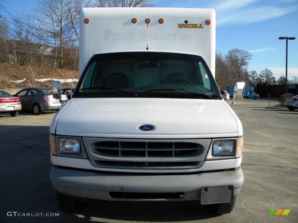 1998 E Series Cutaway E350 Commercial Moving Truck - Oxford White / Medium Graphite photo #27