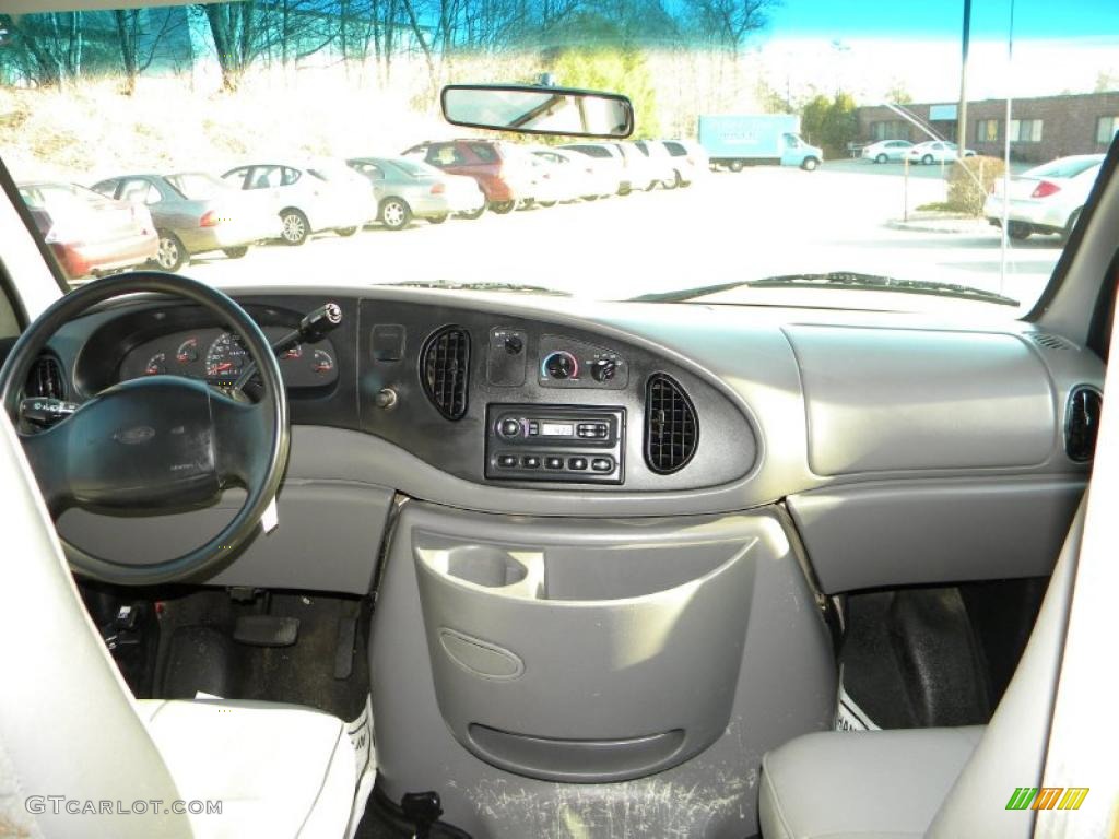 1998 Ford E Series Cutaway E350 Commercial Moving Truck Medium Graphite Dashboard Photo #40640310