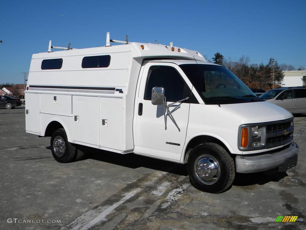 2000 Express Cutaway 3500 Commercial Utility Van - Summit White / Pewter photo #2