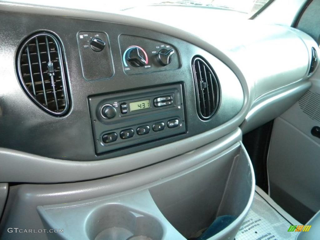 1998 Ford E Series Cutaway E350 Commercial Moving Truck Controls Photo #40640386