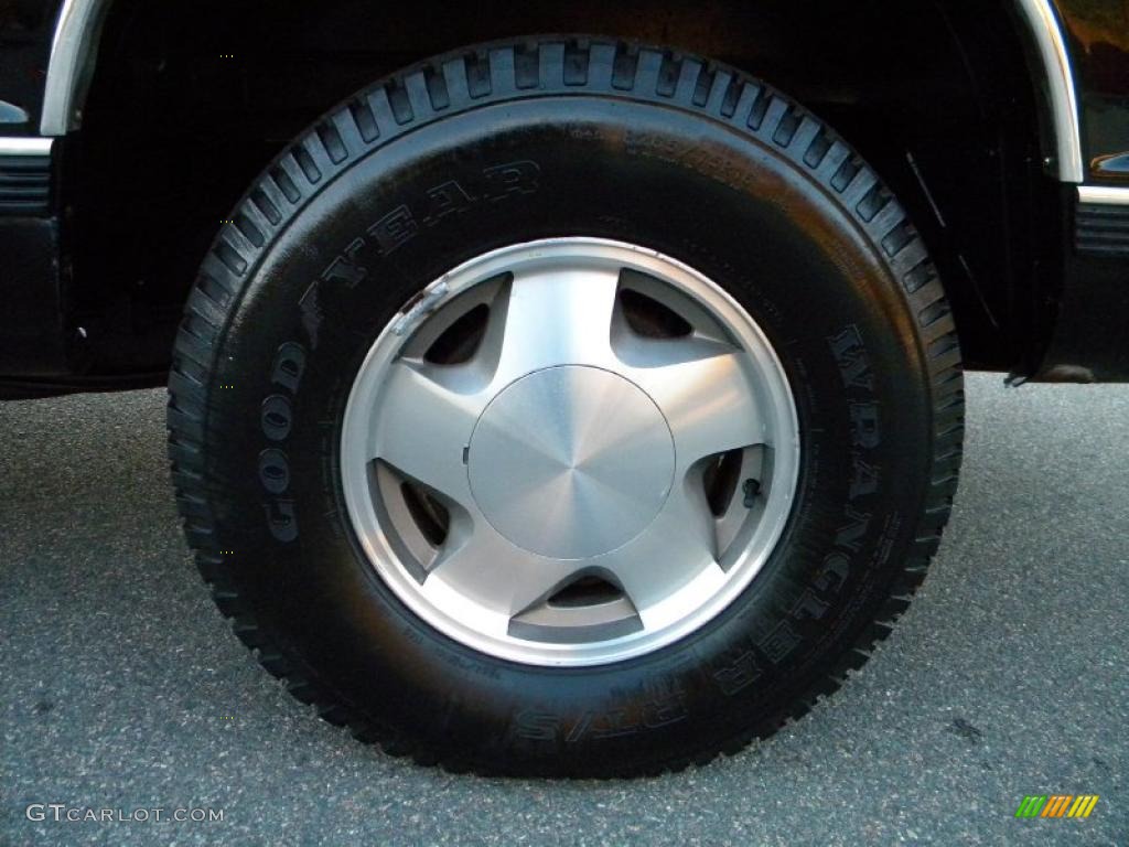 1997 Chevrolet Suburban K1500 LT 4x4 Wheel Photo #40641930