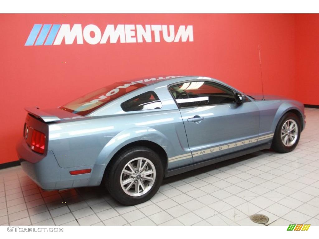 2005 Mustang V6 Deluxe Coupe - Windveil Blue Metallic / Medium Parchment photo #3