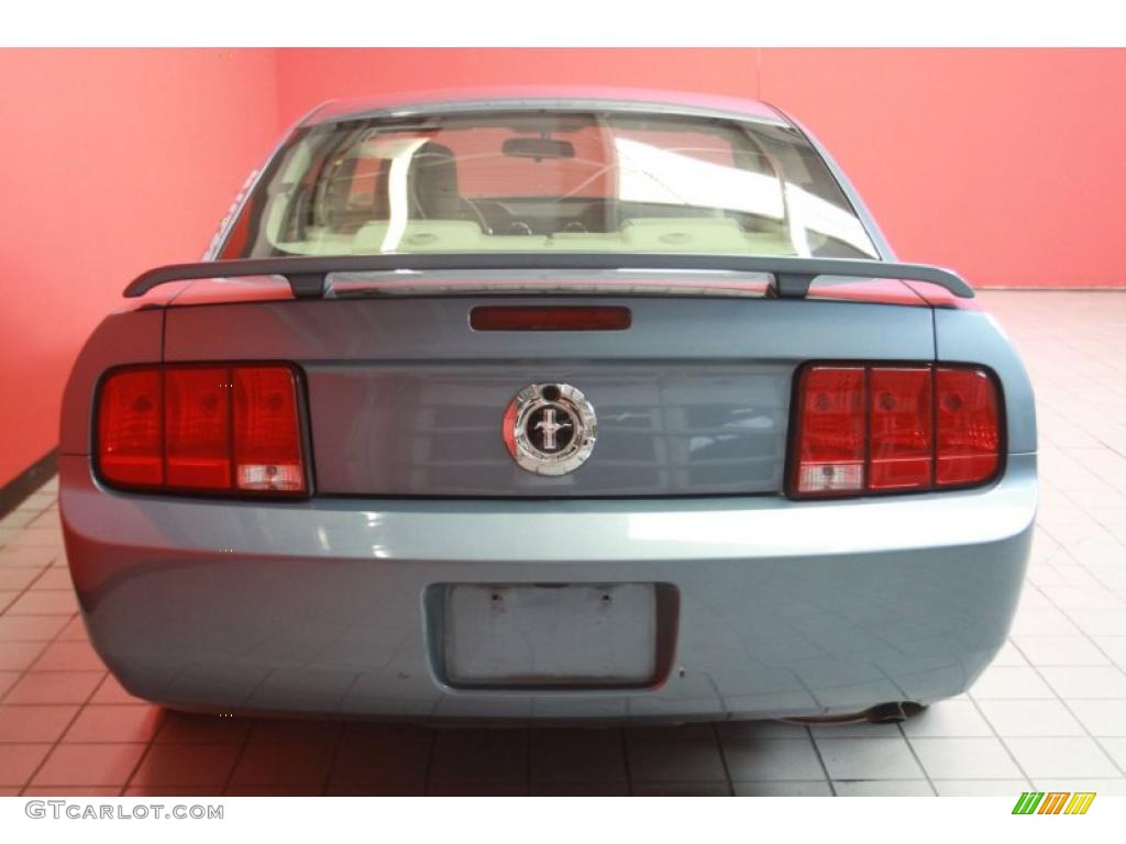 2005 Mustang V6 Deluxe Coupe - Windveil Blue Metallic / Medium Parchment photo #10