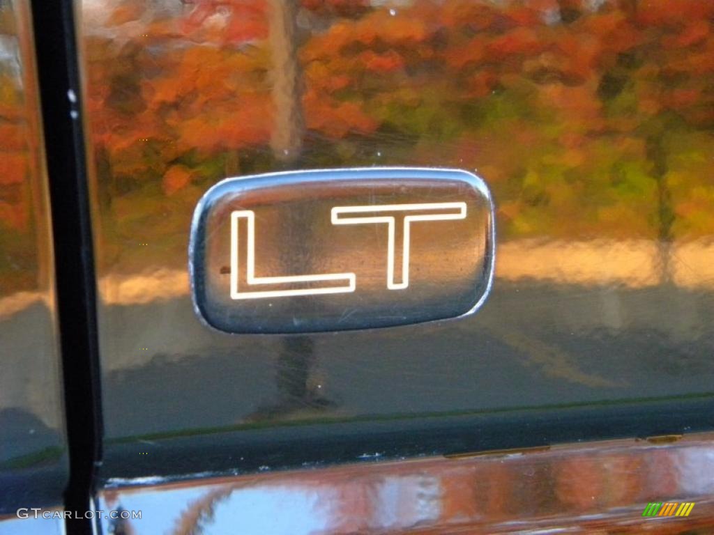 1997 Chevrolet Suburban K1500 LT 4x4 Marks and Logos Photos