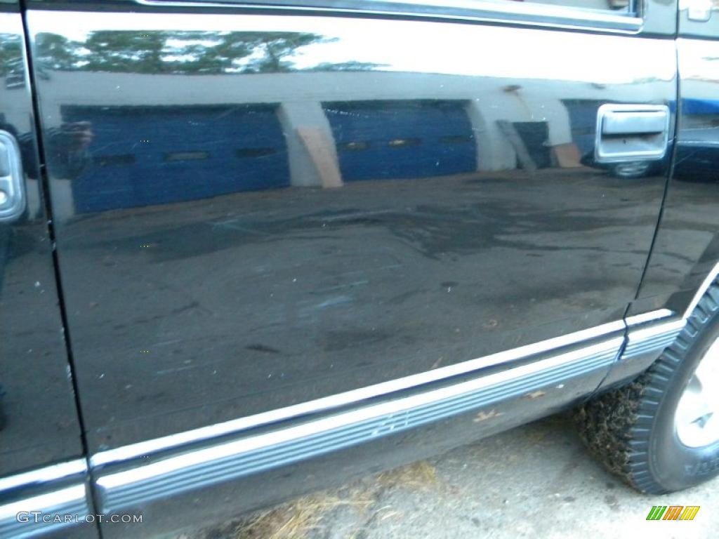 1997 Suburban K1500 LT 4x4 - Onyx Black / Gray photo #57