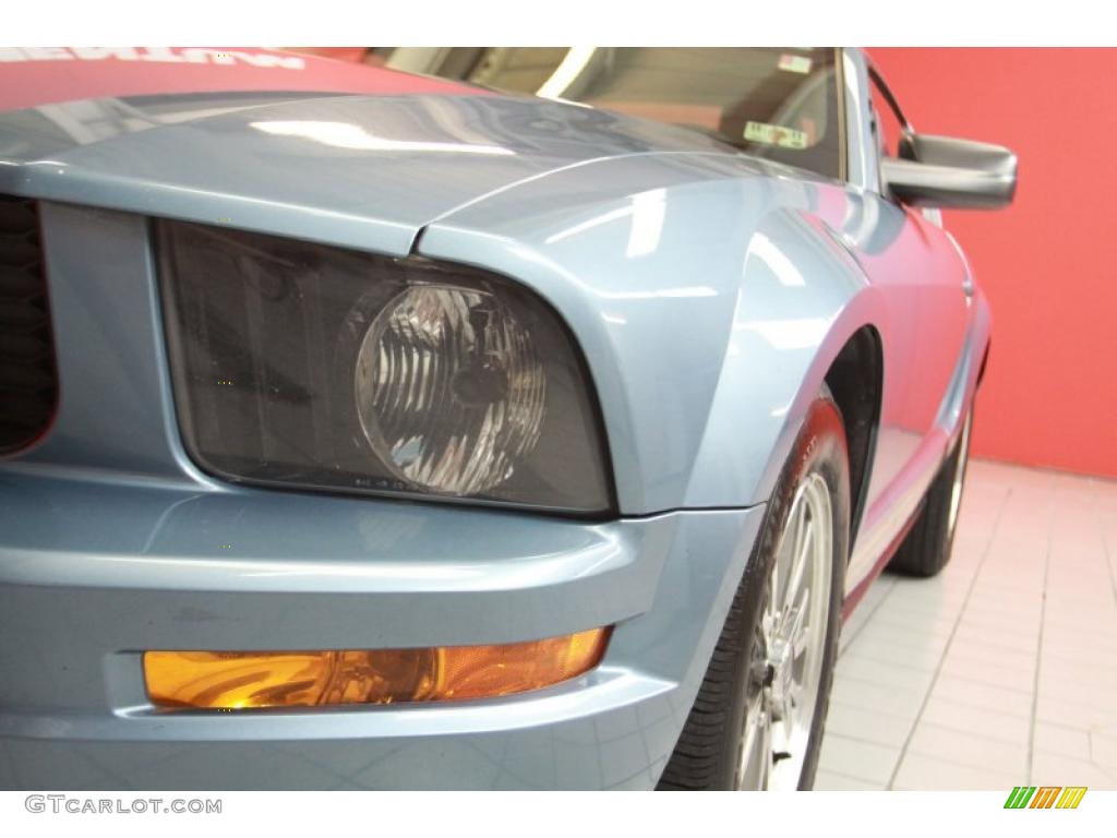 2005 Mustang V6 Deluxe Coupe - Windveil Blue Metallic / Medium Parchment photo #18