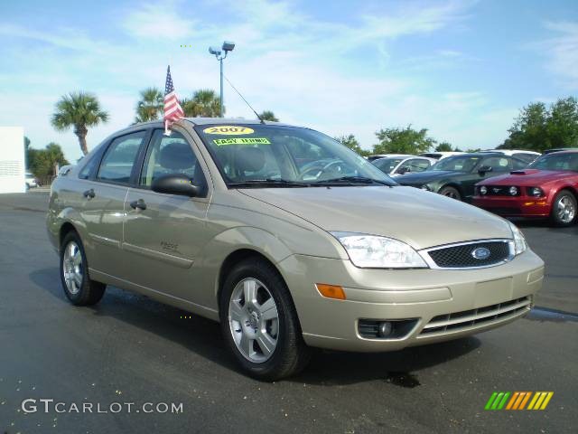 2007 Focus ZX4 SES Sedan - Pueblo Gold Metallic / Dark Pebble/Light Pebble photo #1