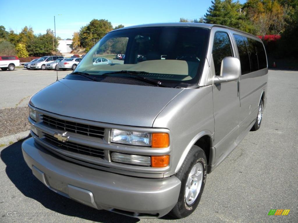 Light Pewter Metallic 2002 Chevrolet Express 1500 LT Passenger Van Exterior Photo #40644050