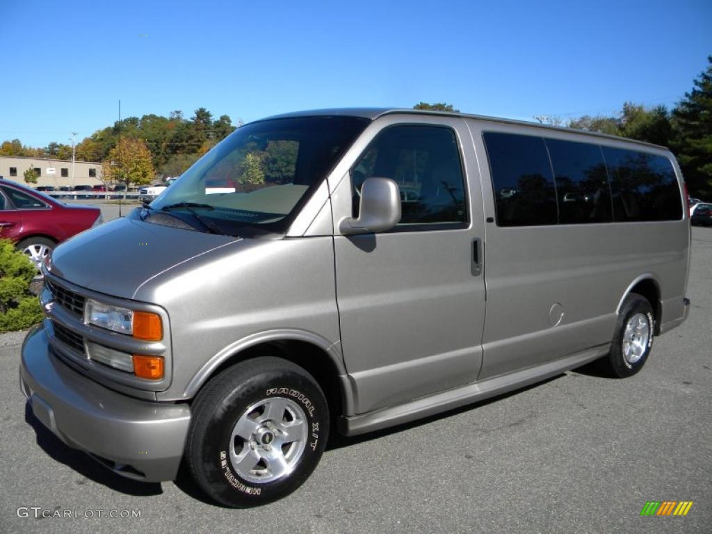 Light Pewter Metallic 2002 Chevrolet Express 1500 LT Passenger Van Exterior Photo #40644098