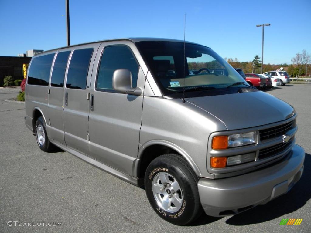 Light Pewter Metallic 2002 Chevrolet Express 1500 LT Passenger Van Exterior Photo #40644110