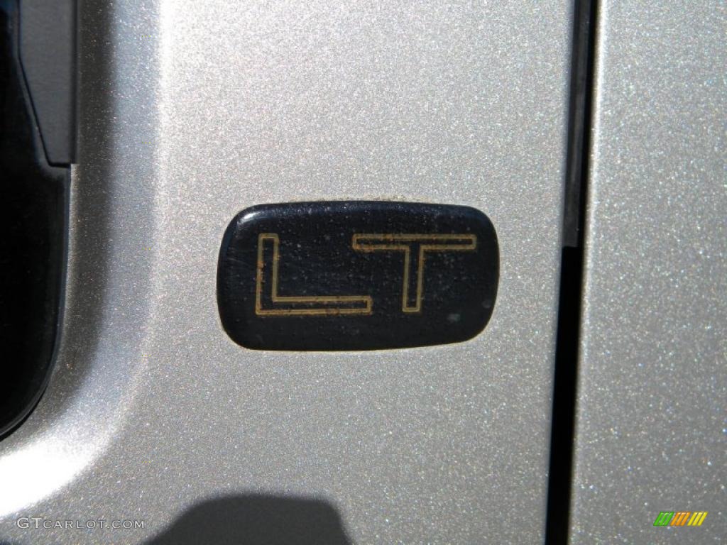 2002 Chevrolet Express 1500 LT Passenger Van Marks and Logos Photo #40644238