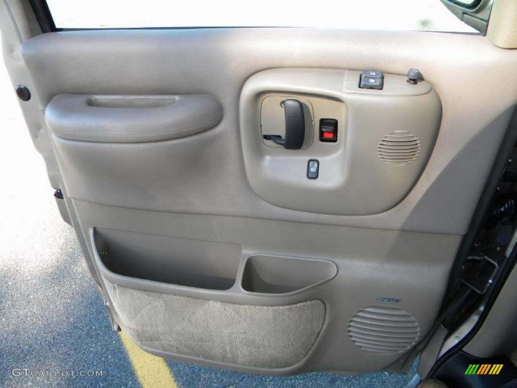 2002 Chevrolet Express 1500 LT Passenger Van Neutral Door Panel Photo #40644442