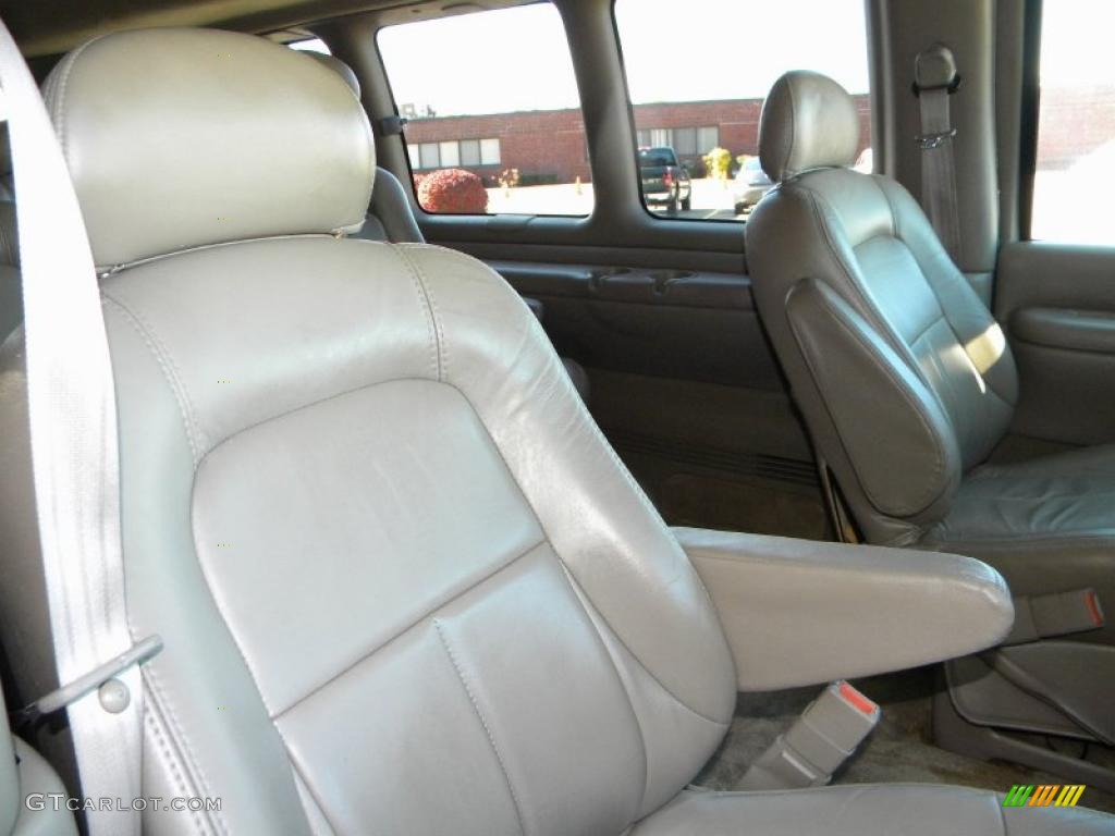 Neutral Interior 2002 Chevrolet Express 1500 LT Passenger Van Photo #40644474