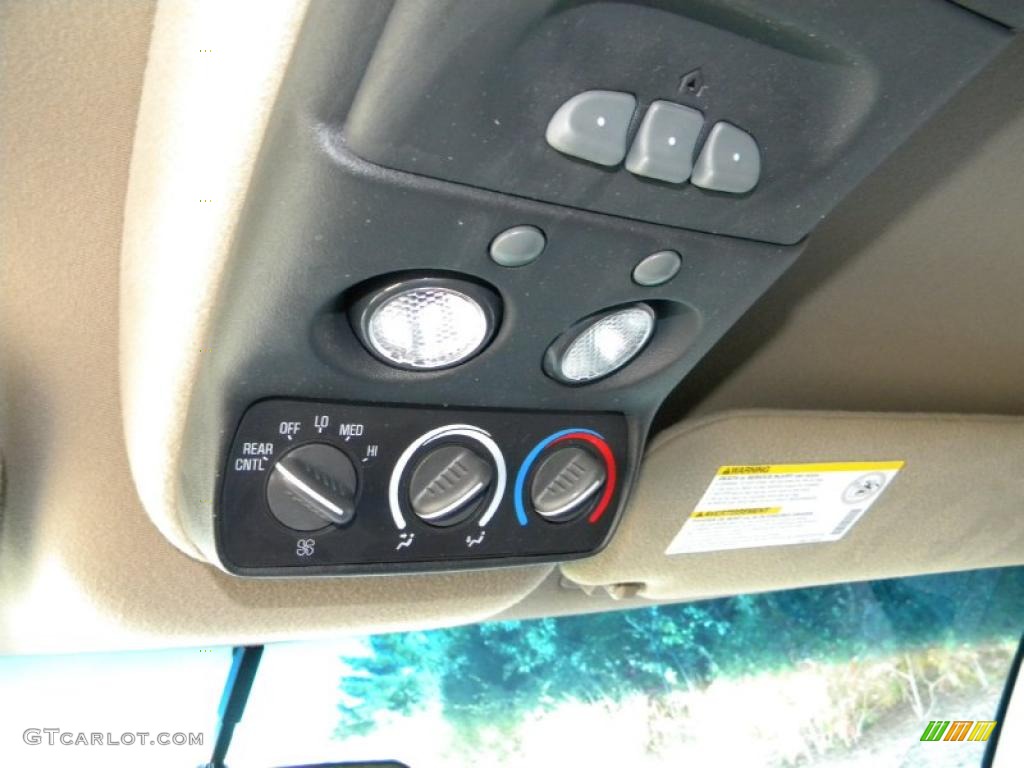 2002 Chevrolet Express 1500 LT Passenger Van Controls Photo #40644510