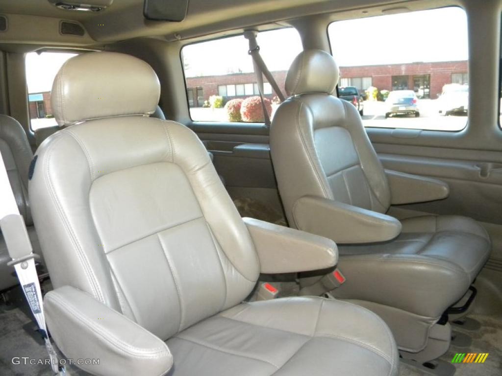 Neutral Interior 2002 Chevrolet Express 1500 LT Passenger Van Photo #40644590