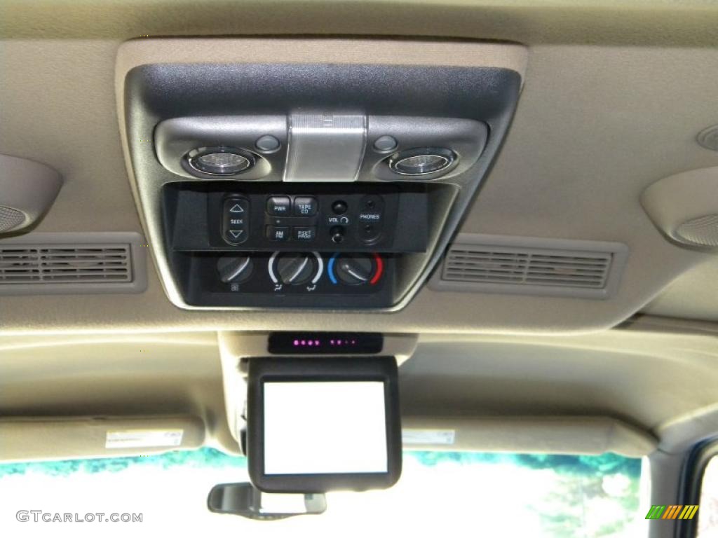 2002 Chevrolet Express 1500 LT Passenger Van Controls Photo #40644610