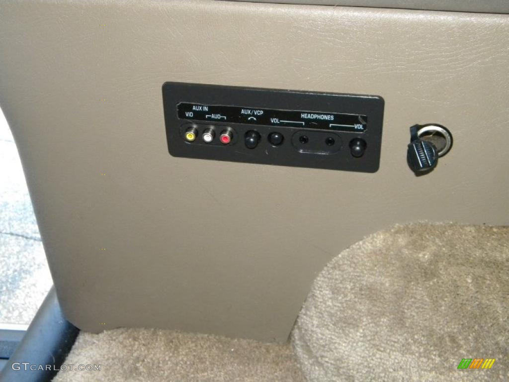 2002 Chevrolet Express 1500 LT Passenger Van Controls Photo #40644638