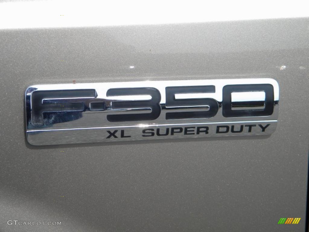 2005 Ford F350 Super Duty XL Regular Cab Chassis Marks and Logos Photo #40644954