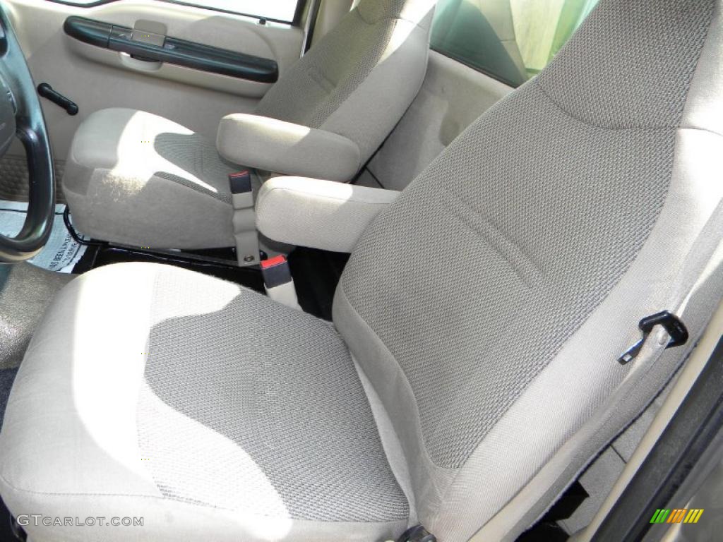 Tan Interior 2005 Ford F350 Super Duty XL Regular Cab Chassis Photo #40645186