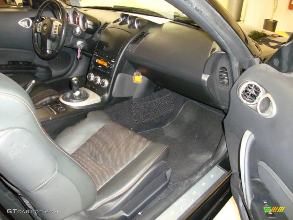 2006 350Z Touring Roadster - Magnetic Black Pearl / Charcoal Leather photo #16