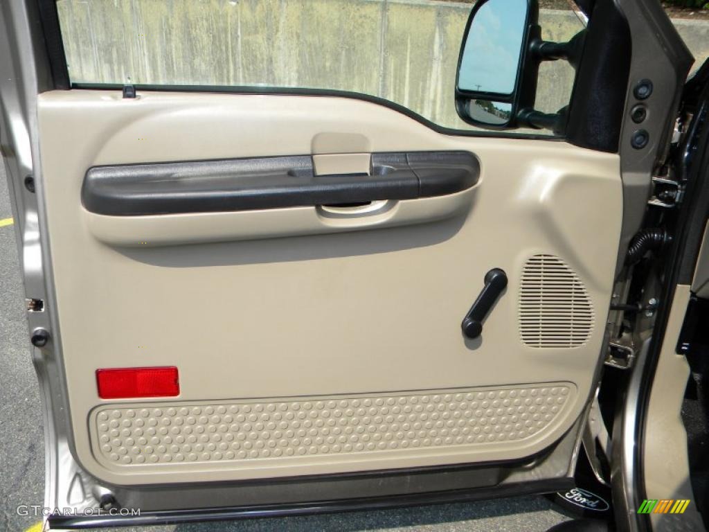 2005 Ford F350 Super Duty XL Regular Cab Chassis Tan Door Panel Photo #40645218
