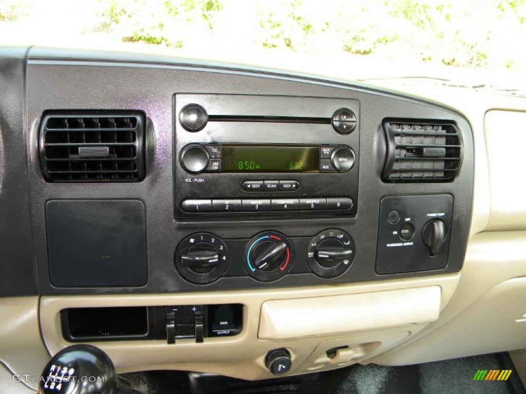 2005 Ford F350 Super Duty XL Regular Cab Chassis Controls Photo #40645350