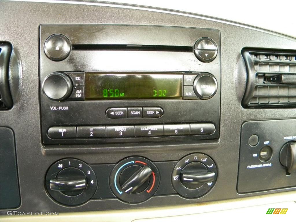2005 Ford F350 Super Duty XL Regular Cab Chassis Controls Photo #40645376