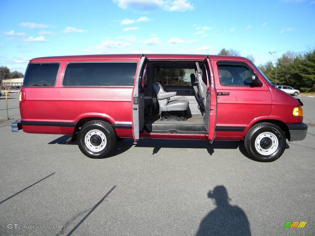 Medium Red Metallic 2000 Dodge Ram Van 3500 Passenger Exterior Photo #40645766