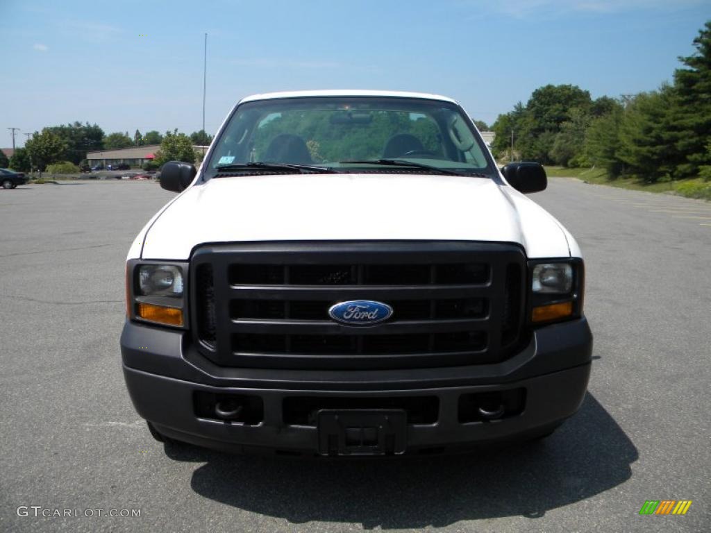 2006 F350 Super Duty XL Regular Cab - Oxford White / Medium Flint photo #19