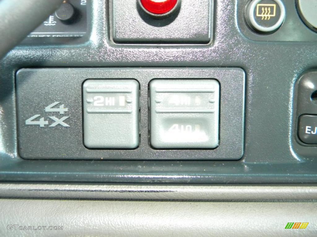 1997 Chevrolet Tahoe LT 4x4 Controls Photo #40649746