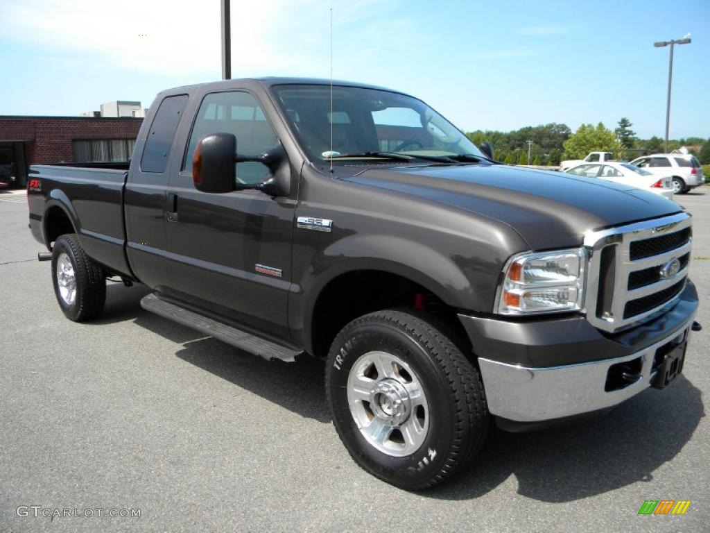 2005 F350 Super Duty Lariat SuperCab 4x4 - Dark Stone Metallic / Tan photo #2