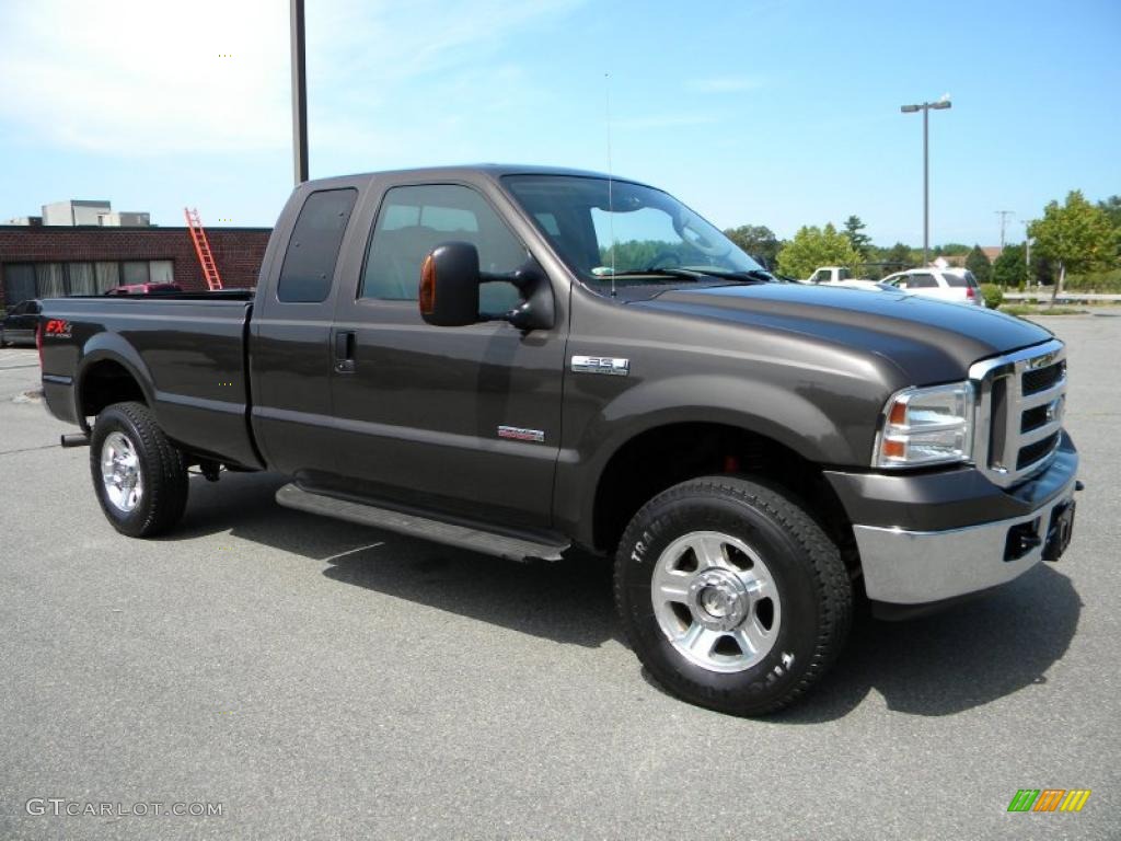 2005 F350 Super Duty Lariat SuperCab 4x4 - Dark Stone Metallic / Tan photo #12