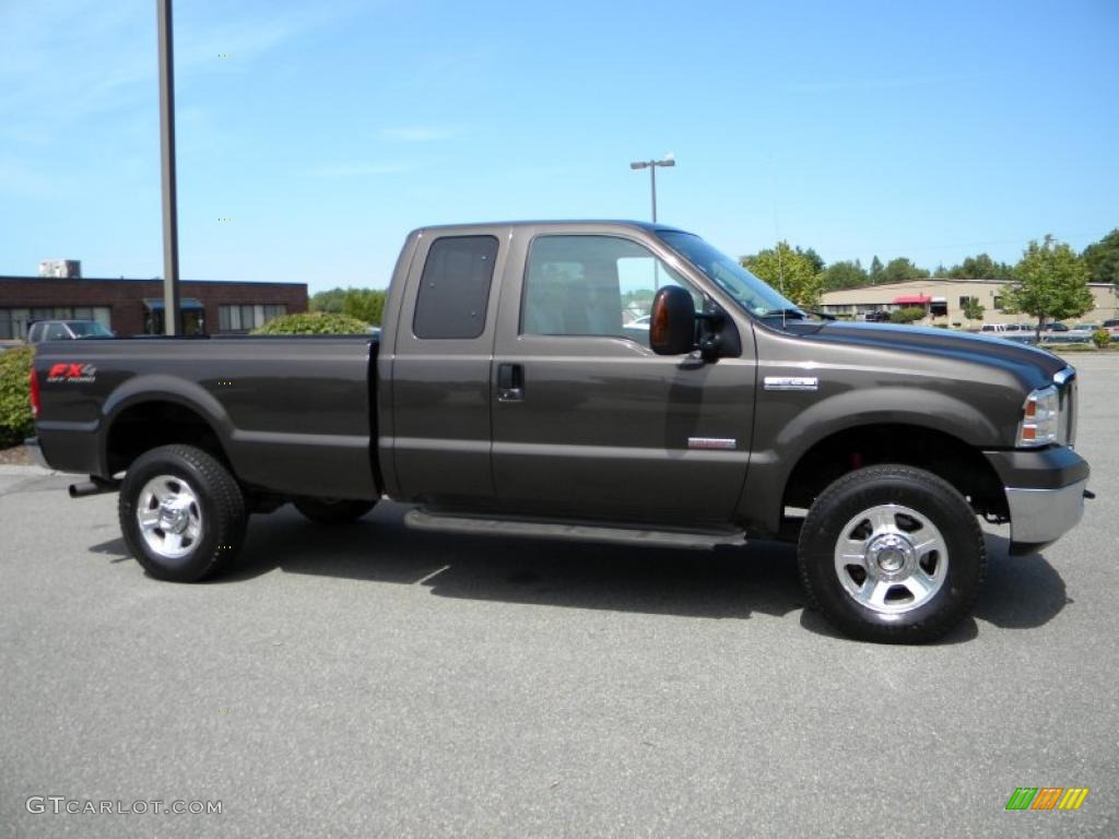 2005 F350 Super Duty Lariat SuperCab 4x4 - Dark Stone Metallic / Tan photo #16