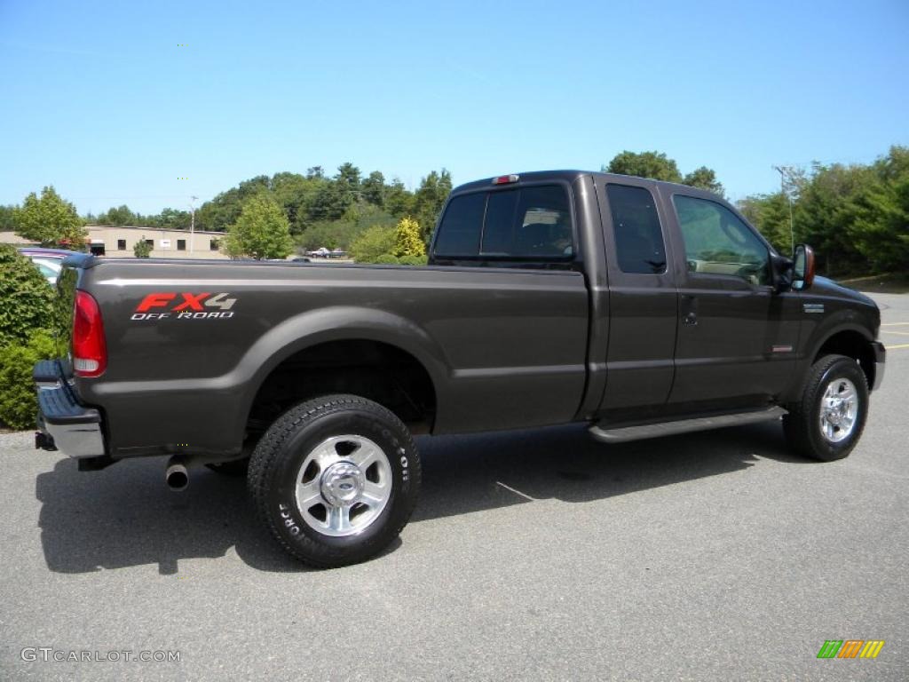 2005 F350 Super Duty Lariat SuperCab 4x4 - Dark Stone Metallic / Tan photo #22